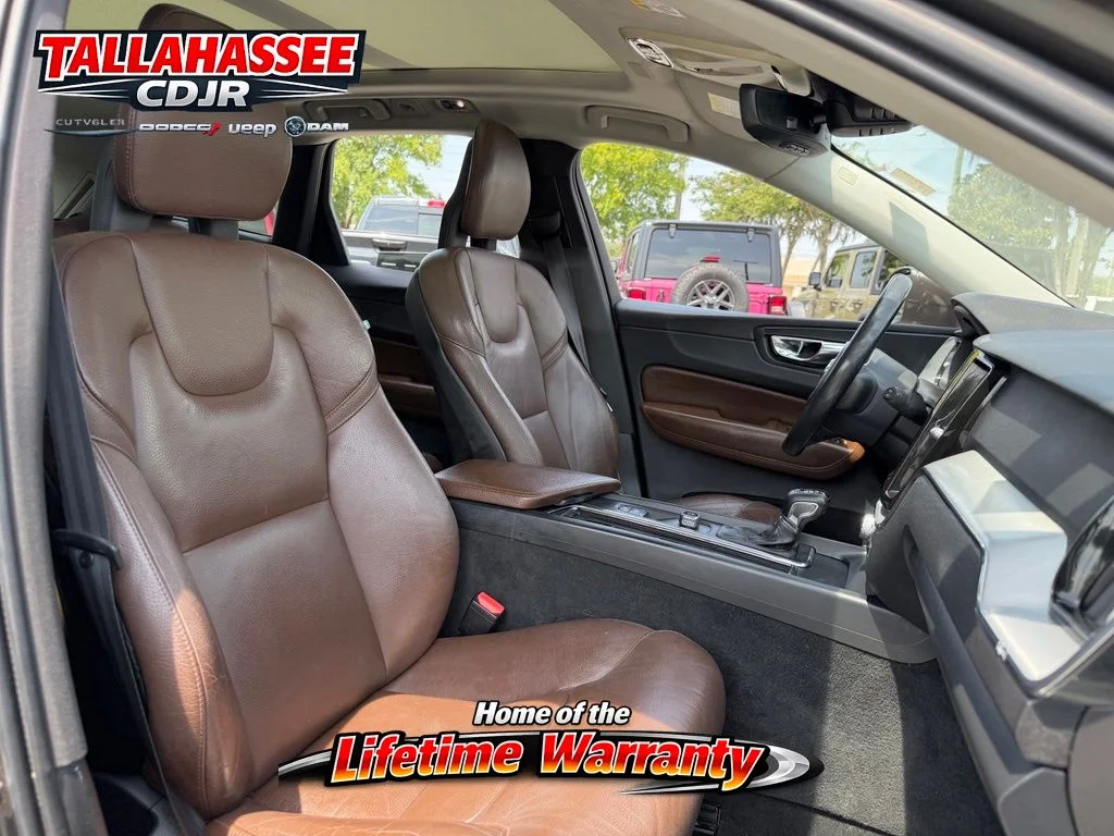 Used 2018 Gray Metallic Volvo T5 Momentum image 33