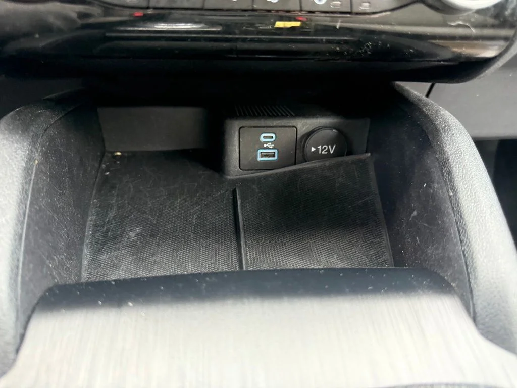 Used 2022 Gray Ford SE image 24