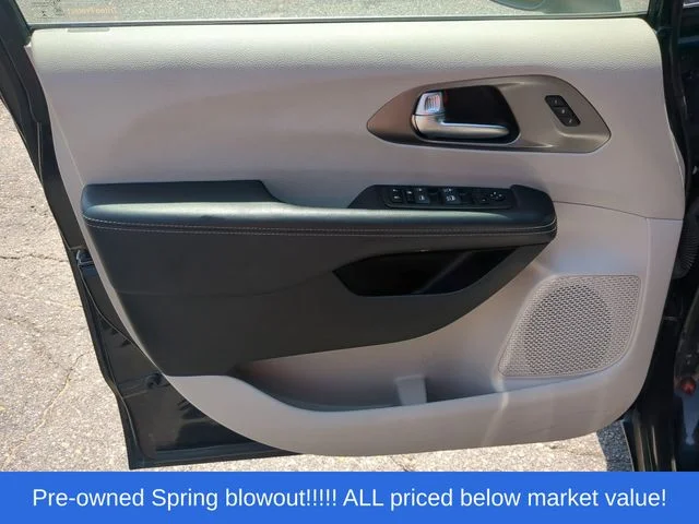 Used 2023 Black Chrysler Touring L image 20