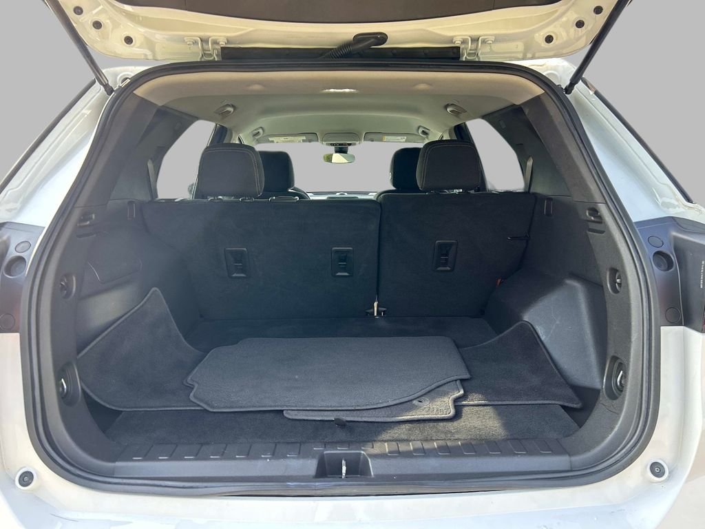 Used 2022 White Chevrolet LS image 11