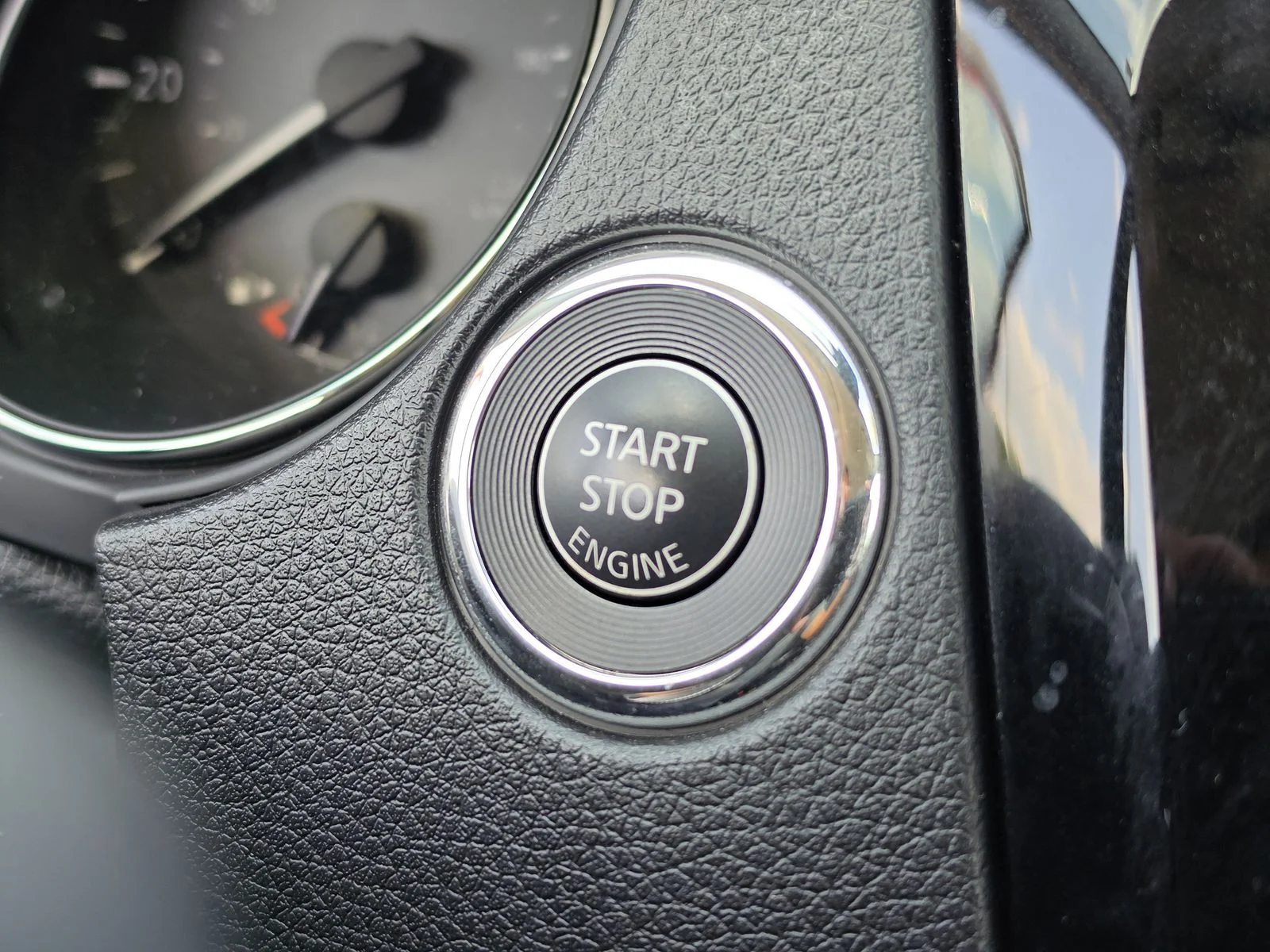 Used 2022 Red Nissan SV image 32