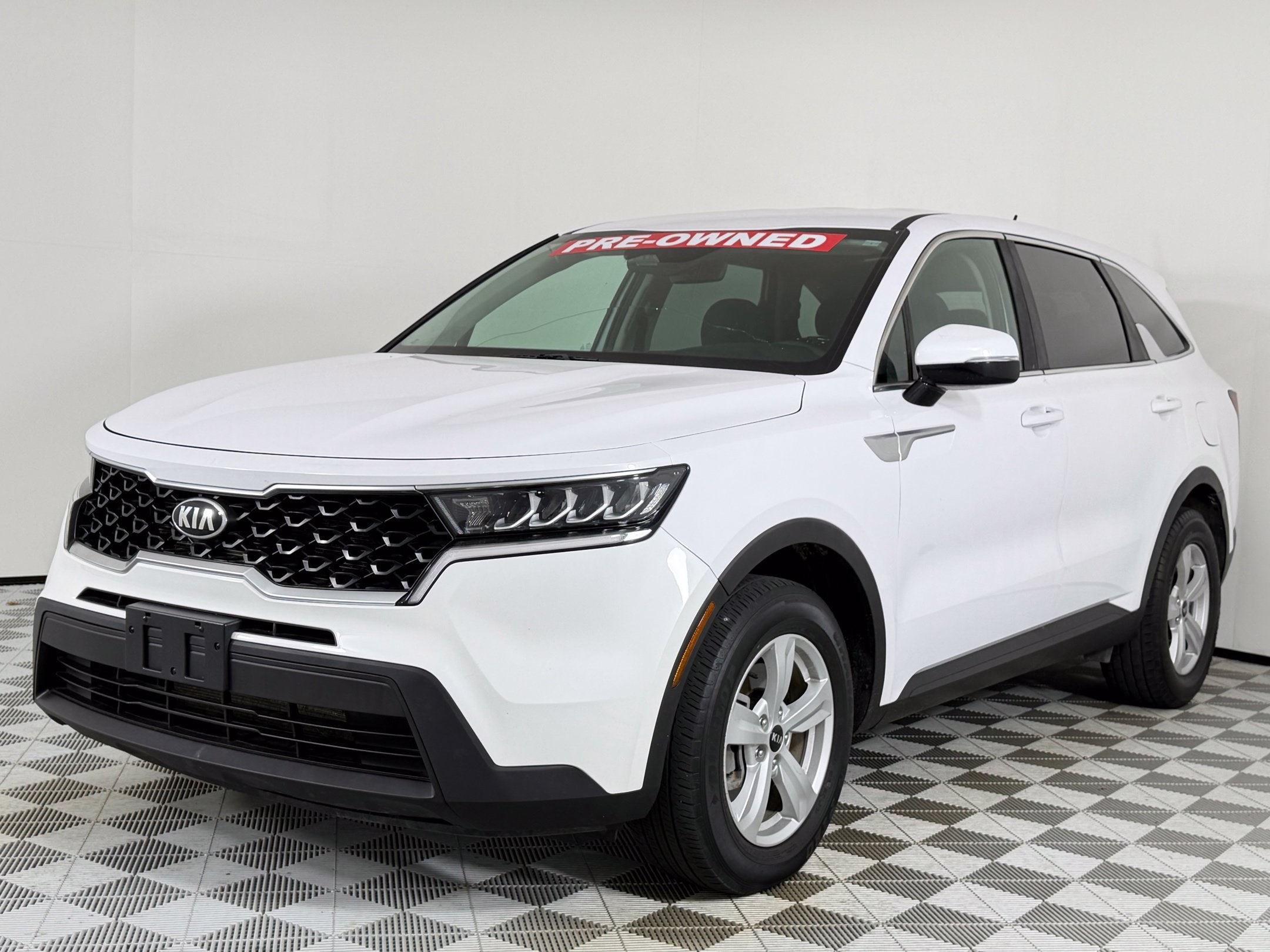 Used 2021 Glacial White Pearl Kia LX image 3