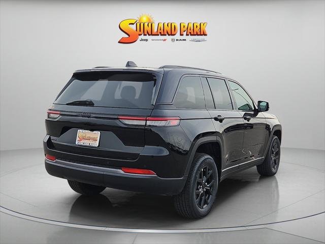 New 2026 Diamond Black Crystal Pearl-Coat Exterior Paint Jeep Laredo image 5