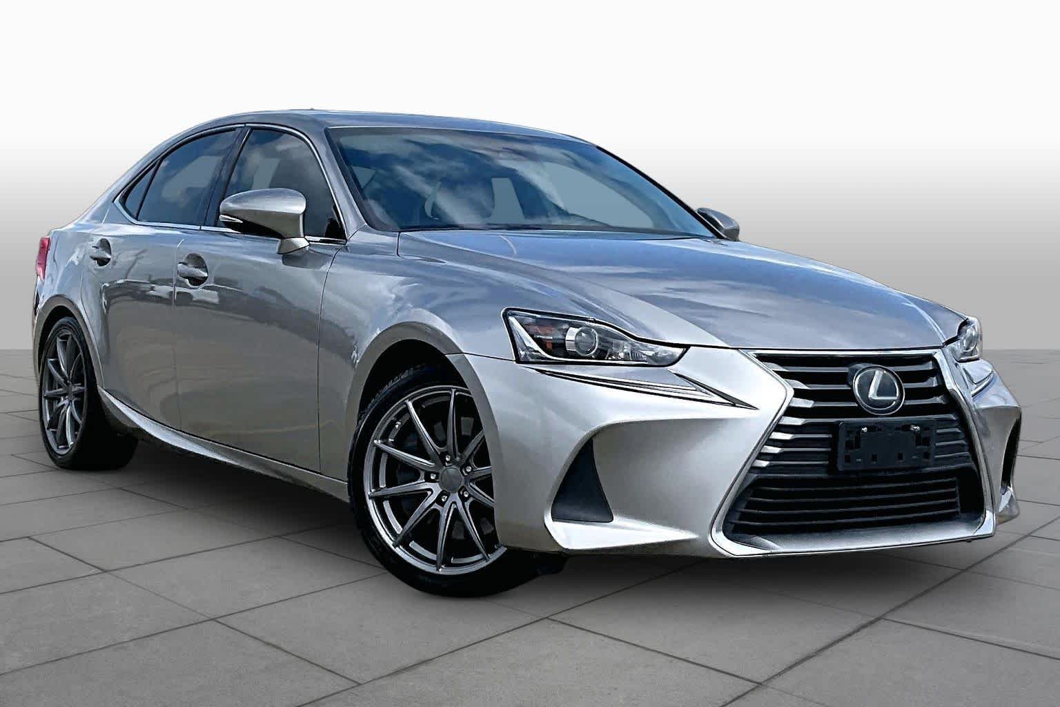Used 2018 Atomic Silver Lexus  image 3