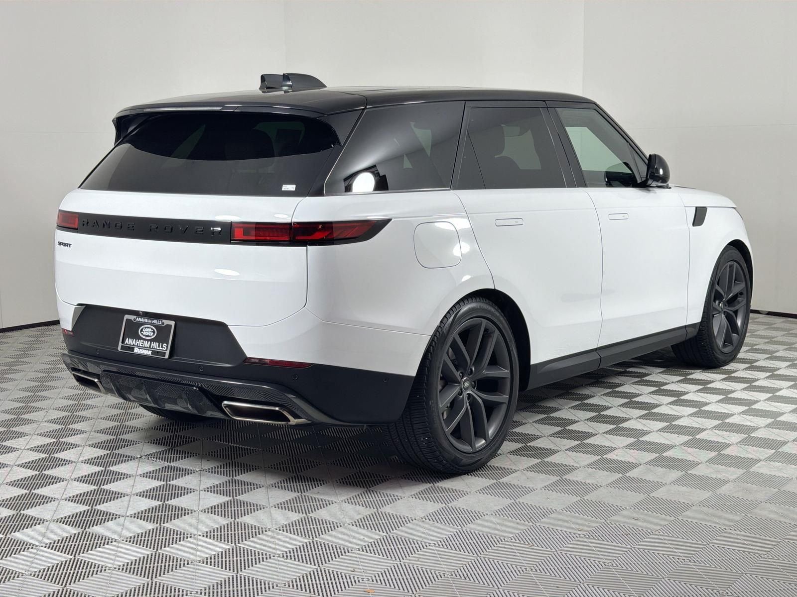 Used 2024 Fuji White Land Rover SE image 5