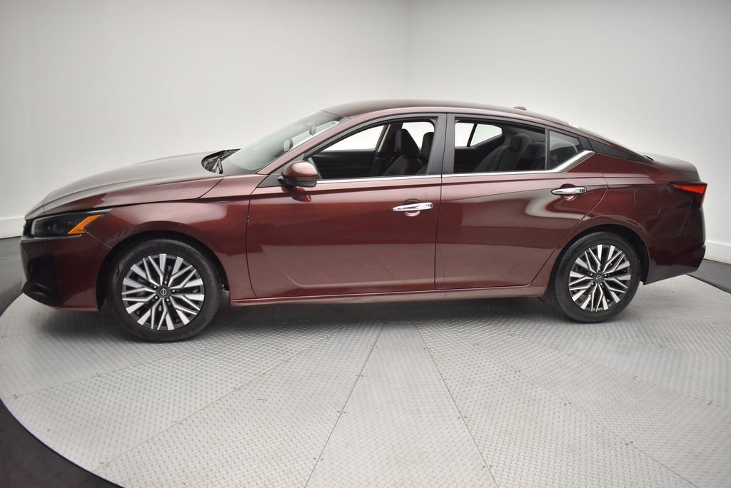Used 2024  Nissan 2.5 SV image 8