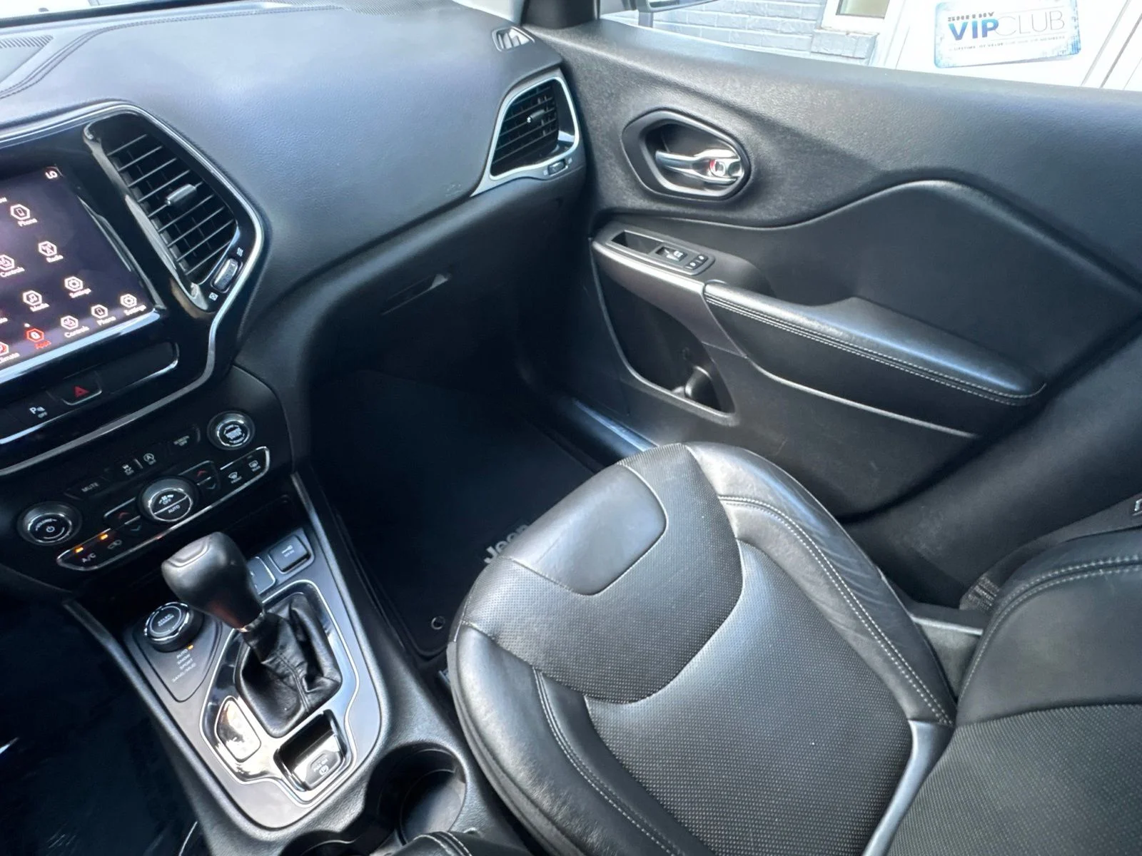 Used 2019 Bright White Clearcoat Jeep Limited image 34