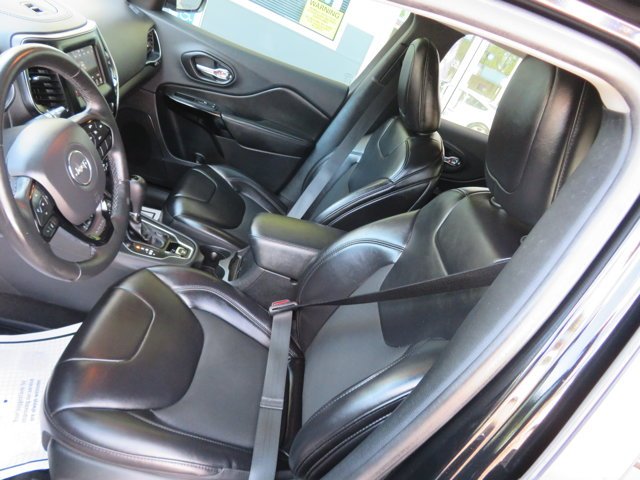 Used 2019 Diamond Black Crystal Pearlcoat Jeep Altitude image 22