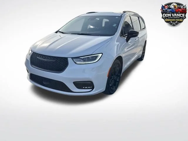 2025 Chrysler Pacifica Limited's photo
