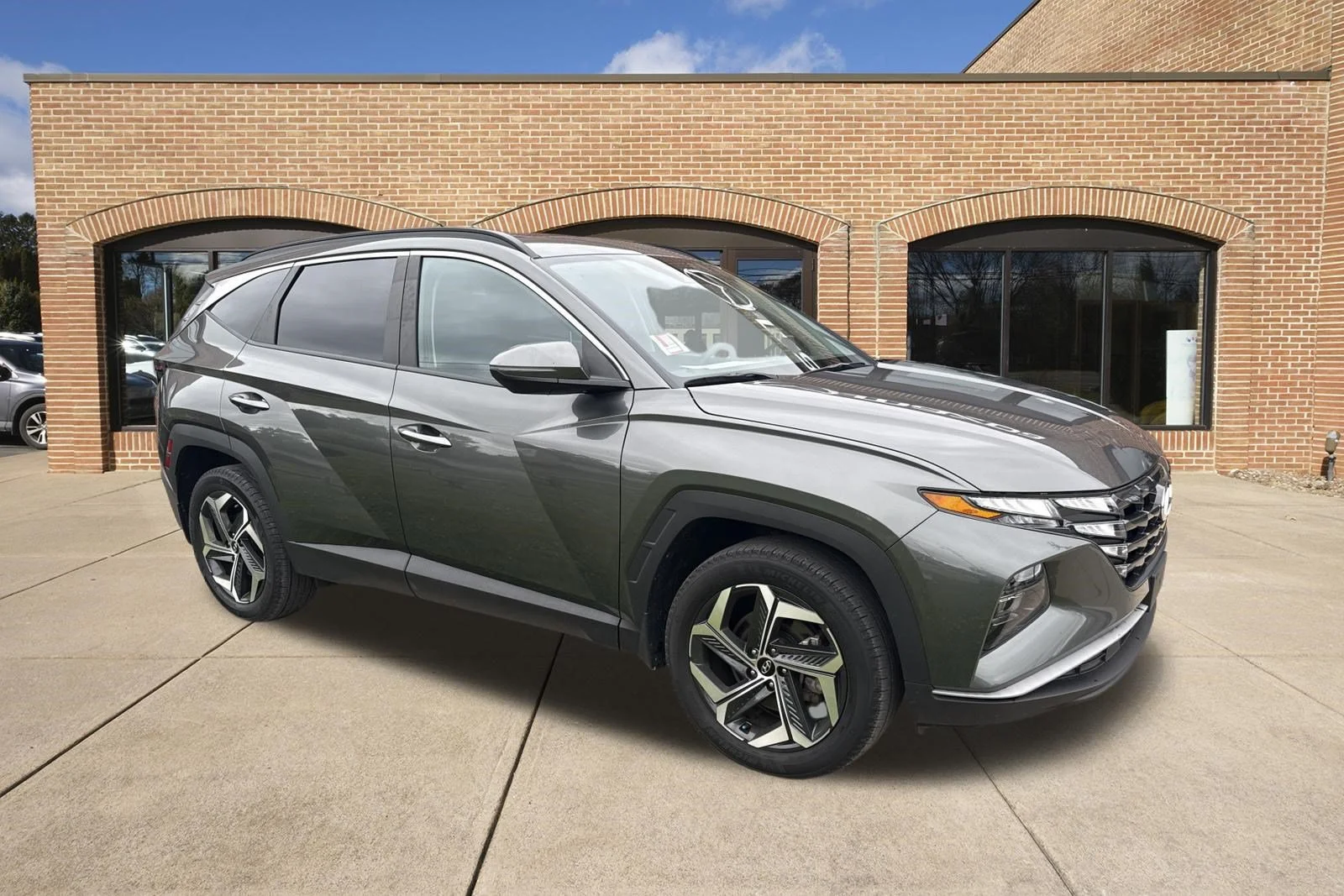 Used 2023 Amazon Gray Hyundai SEL image 1