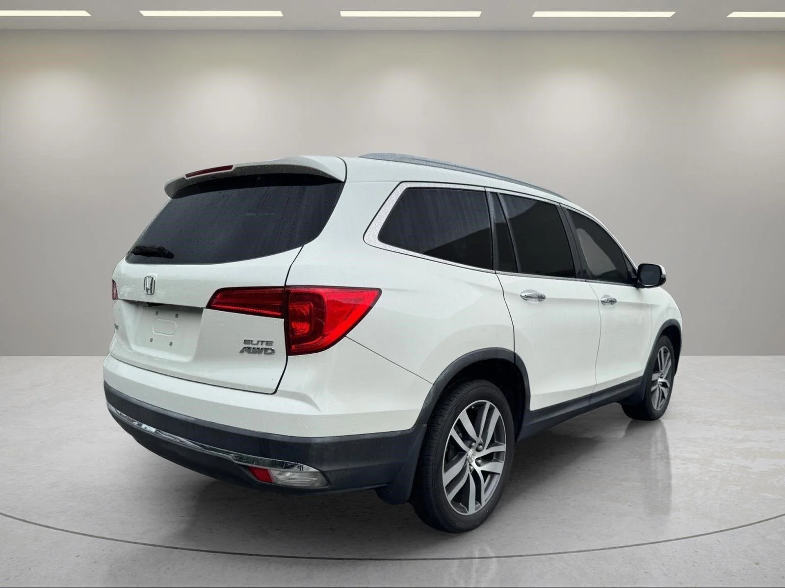 Used 2017 White Diamond Pearl Honda Elite image 5