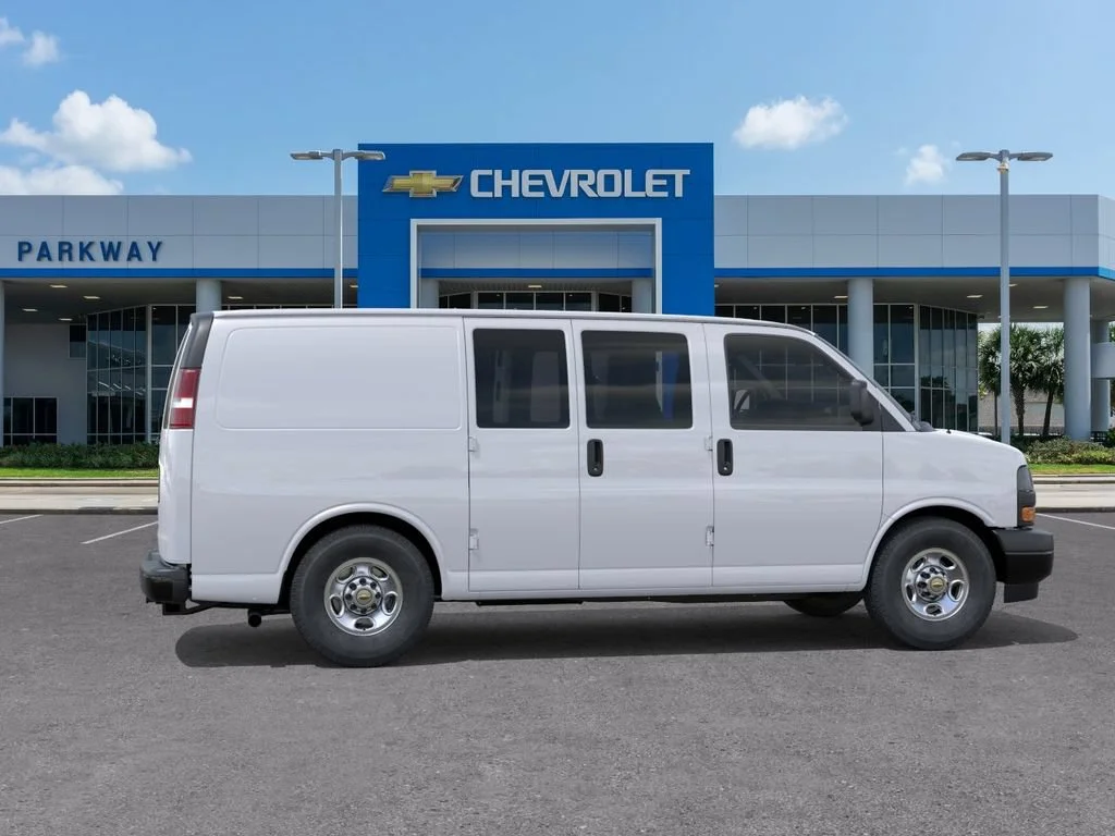 New 2025 Summit White Chevrolet WT image 5