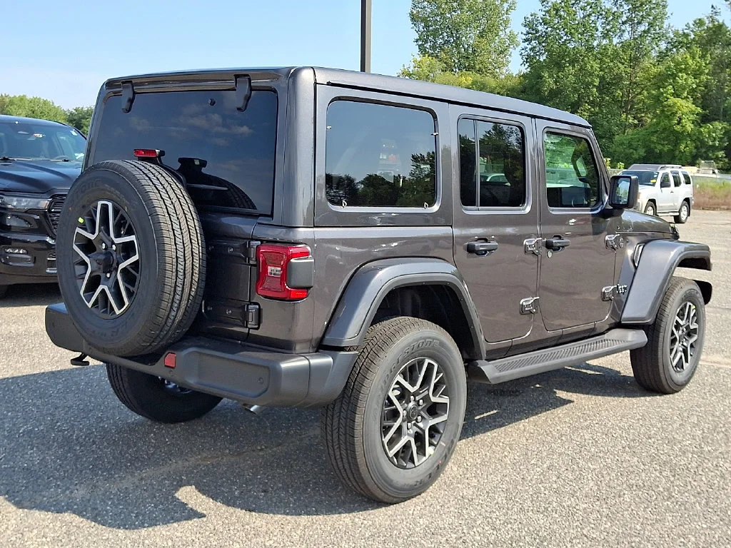 New 2027 Granite Crystal Metallic Clearcoat Jeep Sahara image 8