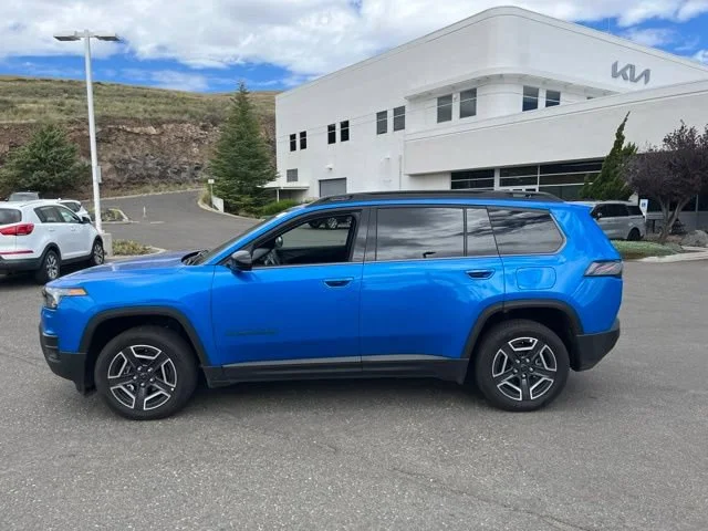 Used 2026 Hydro Blue Pearlcoat Jeep Laredo image 12