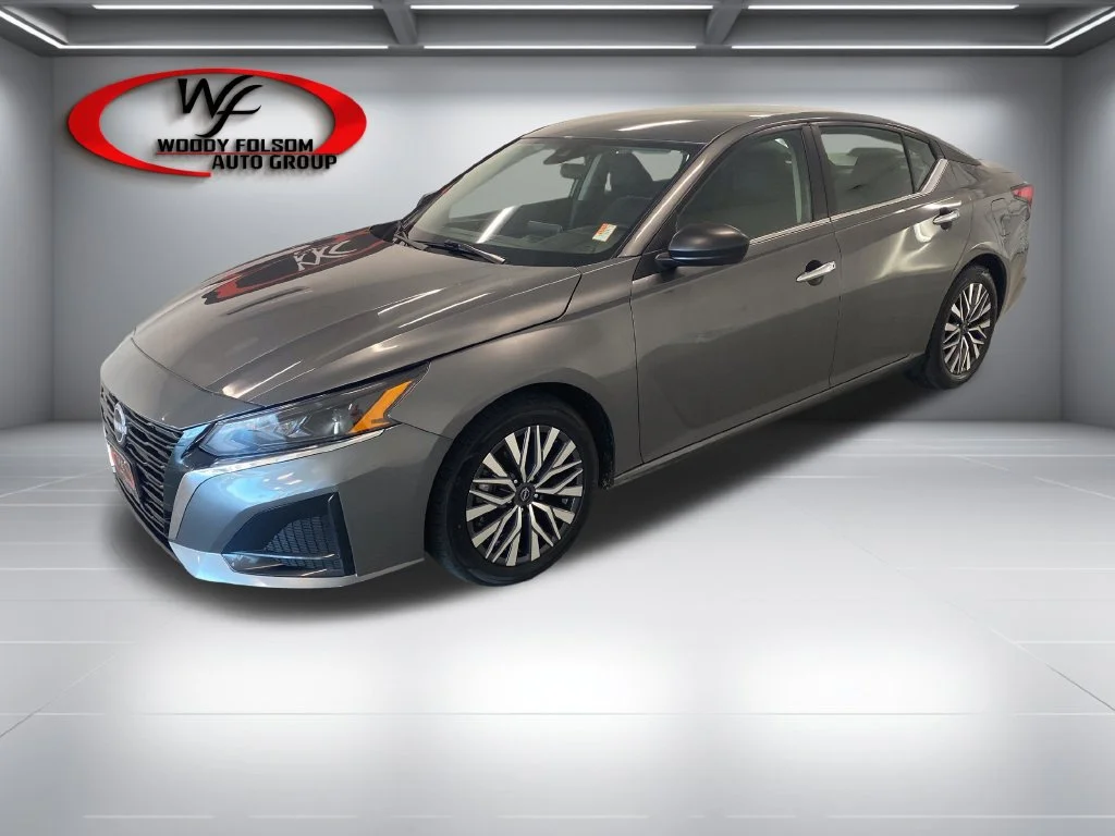 Used 2025 Gray Nissan 2.5 SV image 3