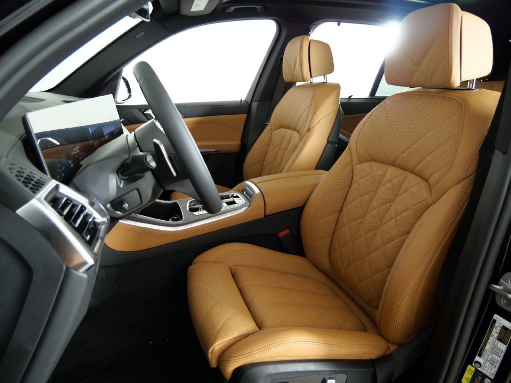 New 2026 Black Sapphire Metallic BMW xDrive50e image 36