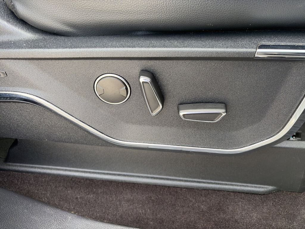 Used 2021 White Ford Lariat image 33