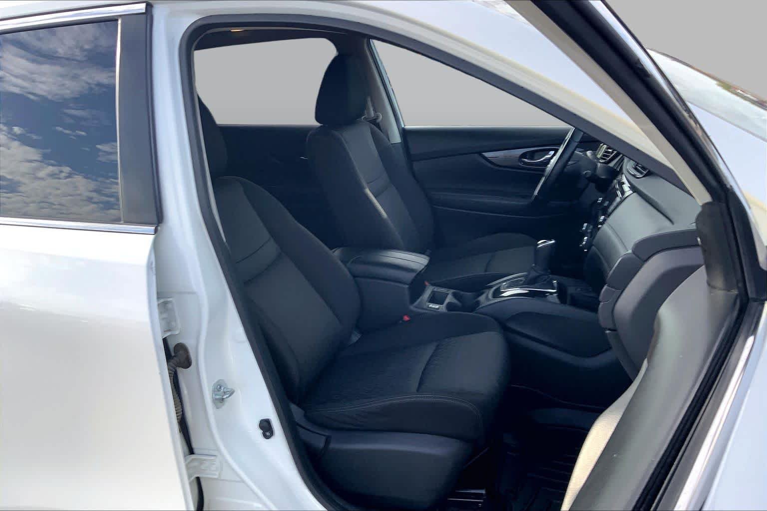 Used 2020 Pearl White Tricoat Nissan SV image 9