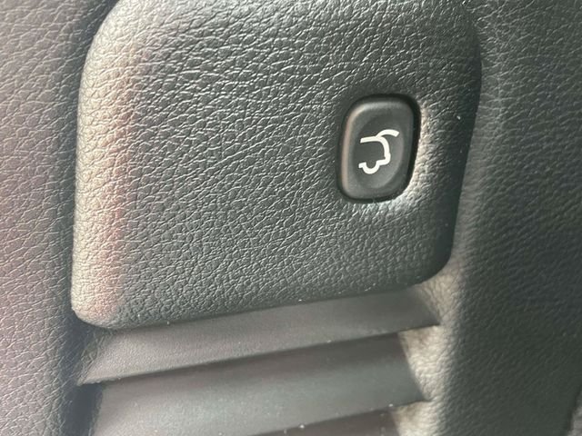 Certified Used 2018 Granite Crystal Clearcoat Metallic Jeep Overland image 25