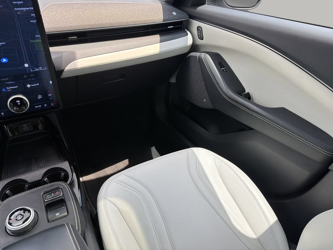 Used 2024 Glacier Gray Metallic TriCoat Ford Premium image 14