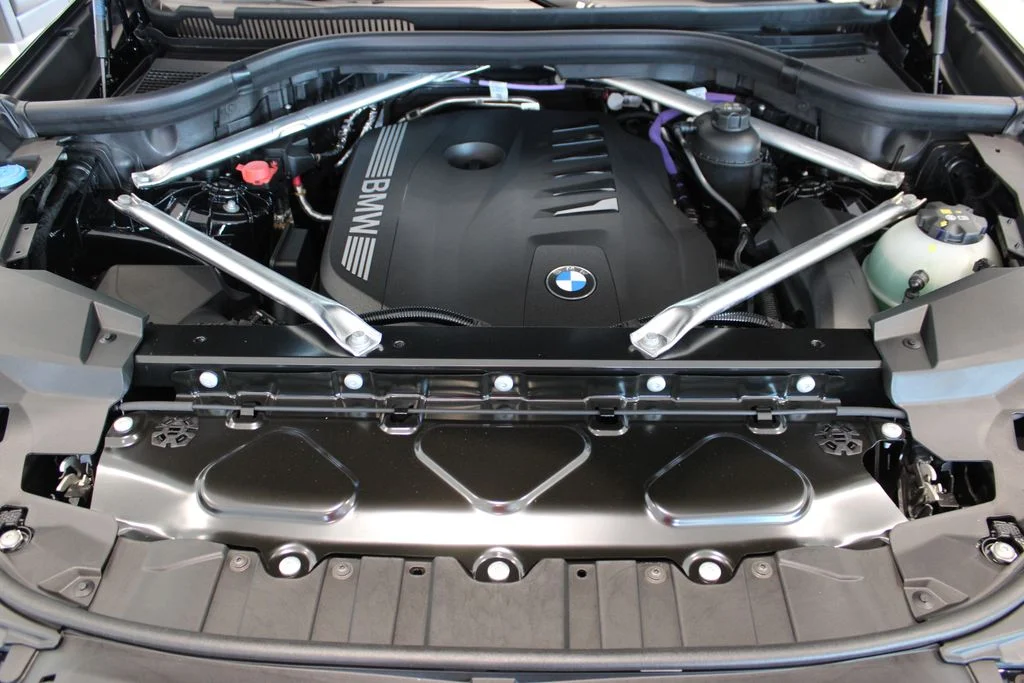 New 2026 Carbon Black Metallic BMW xDrive40i image 8