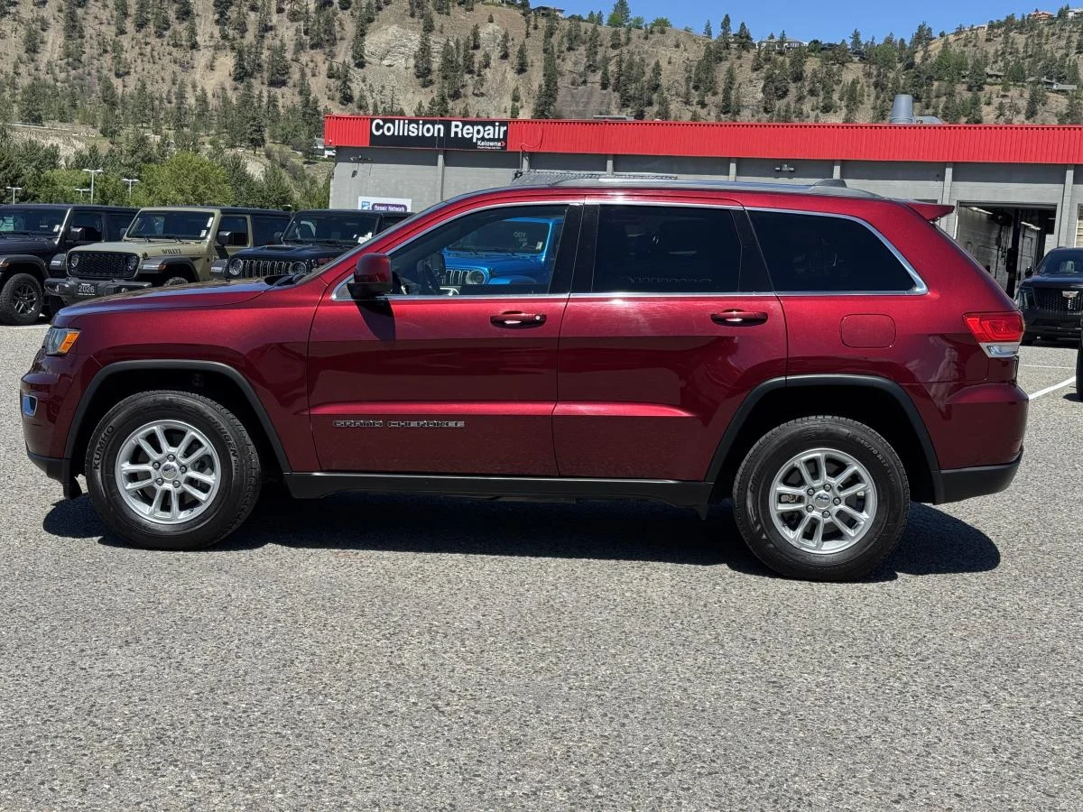 Used 2018 Red Jeep Laredo 4wd image 10