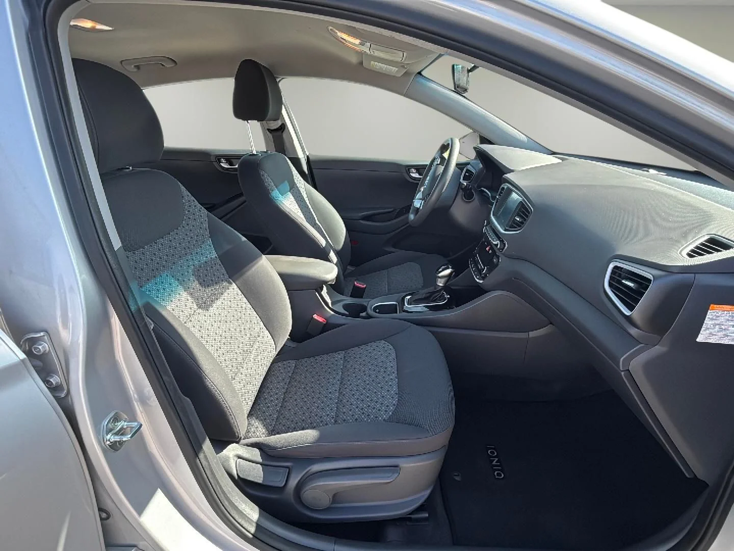 Used 2018 Silver Hyundai Blue image 10