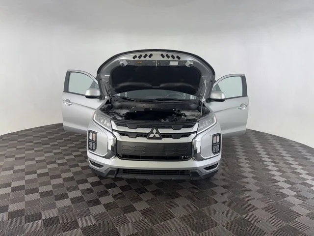 Used 2024 Black Mitsubishi  image 11