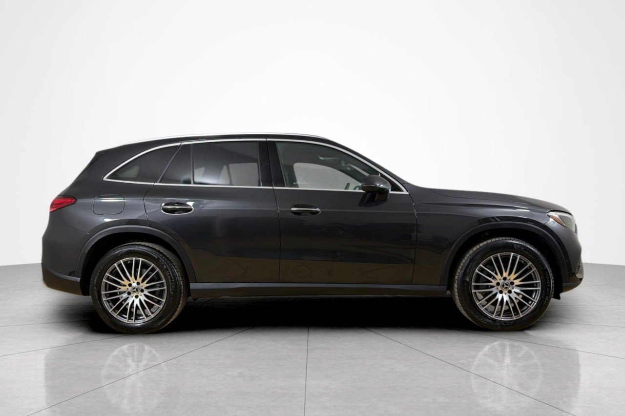 Used 2026 Graphite Grey Metallic Mercedes-Benz GLC 300 image 6