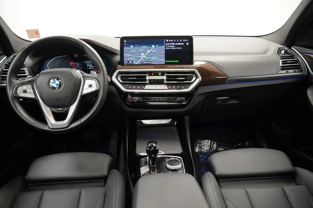 Used 2024 Gray BMW xDrive30i image 8