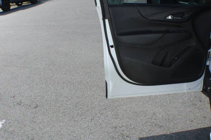 Used 2023 SUMMIT WHITE Chevrolet LT image 6