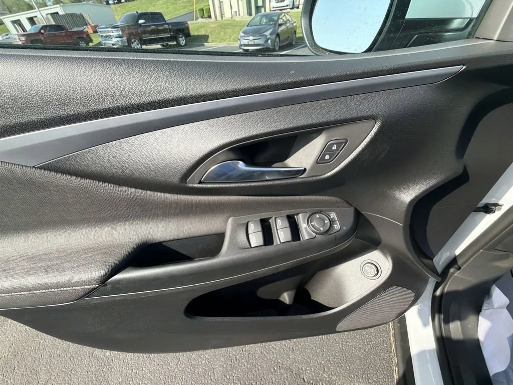 New 2026 Summit White Buick Preferred image 19