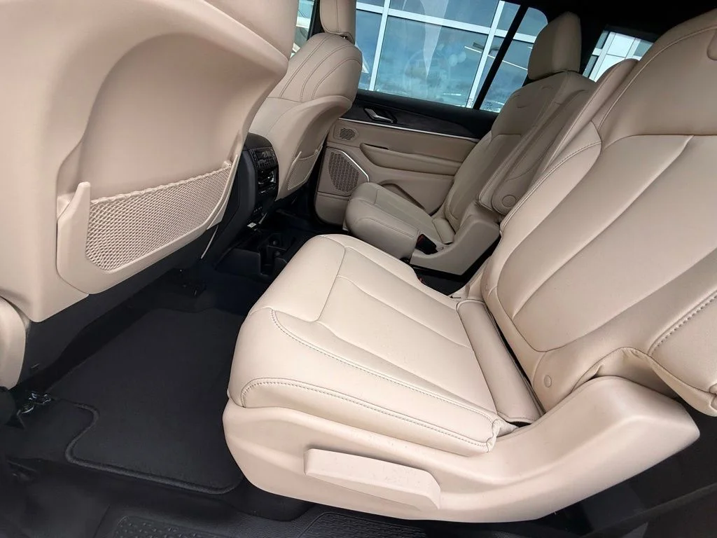 New 2026 Velvet Red Pearl-Coat Exterior Paint Jeep Limited image 26