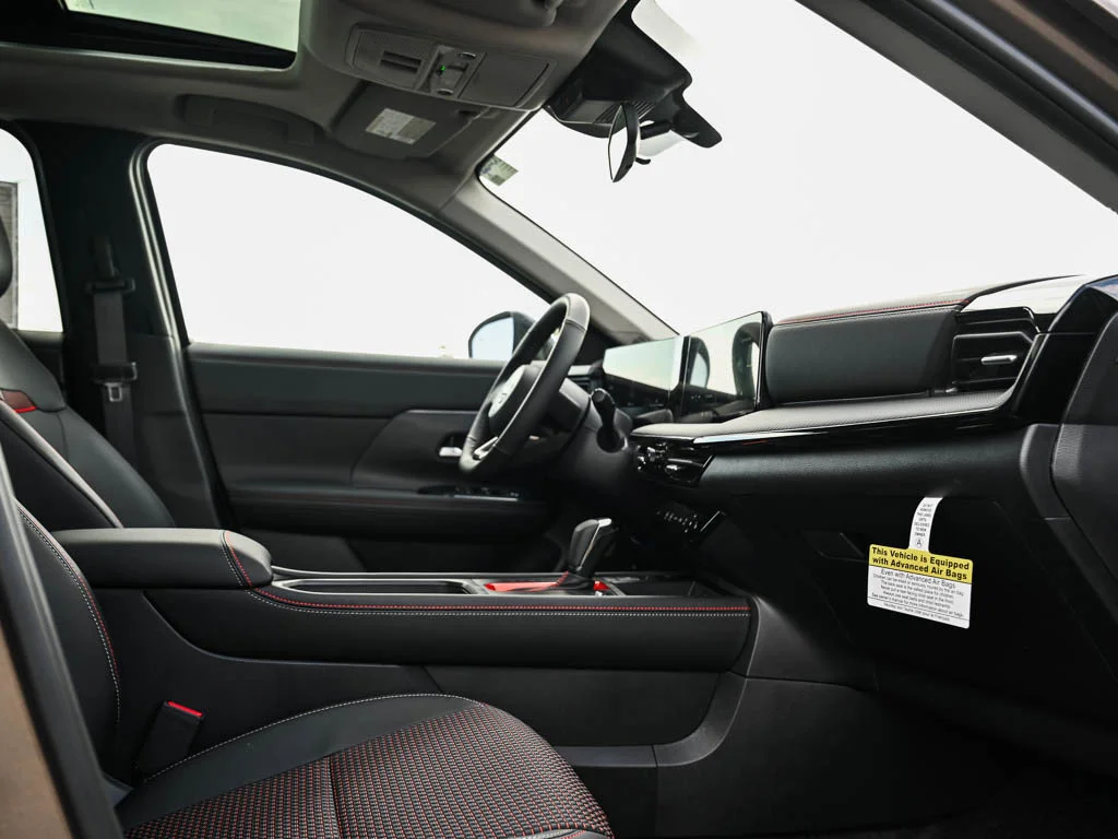 New 2026 Yuzu Yellow Metallic / Super Black Two-tone Nissan SR image 10