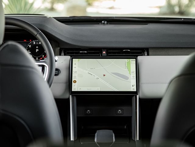 New 2024 Silicon Silver Land Rover SE image 18