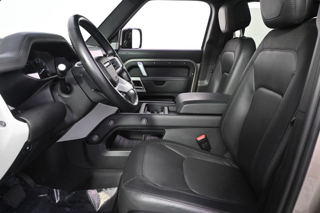 Used 2023  Land Rover X-Dynamic SE image 11