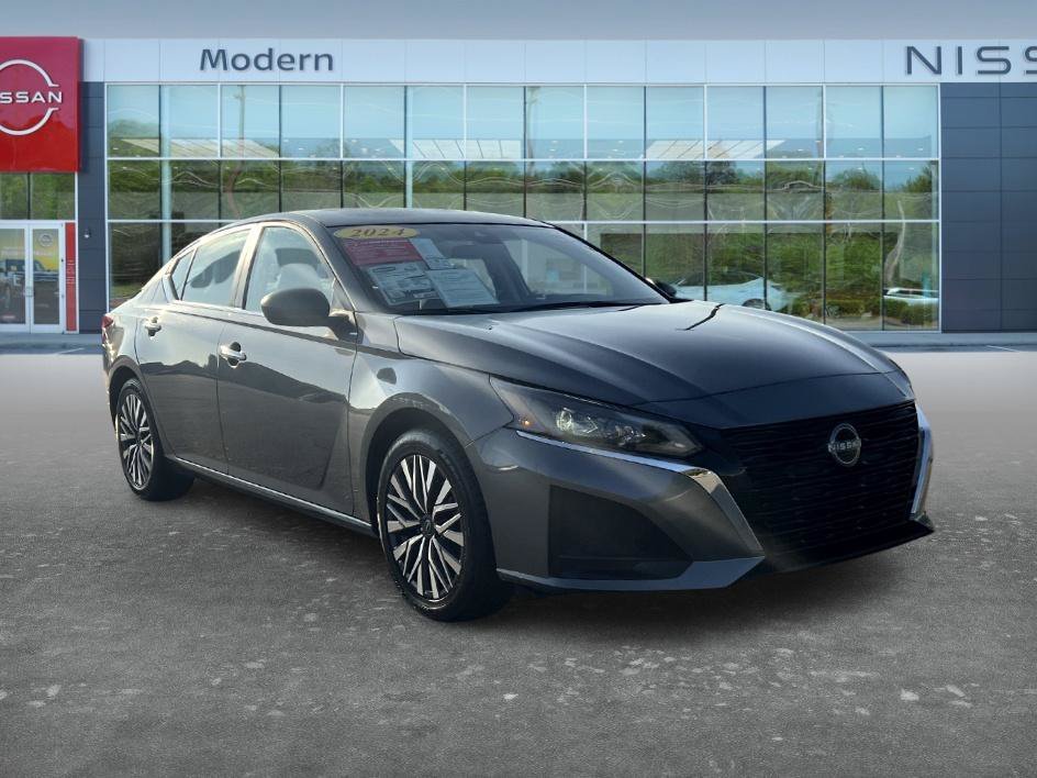 Certified Used 2025 Gun Metallic Nissan SV image 3