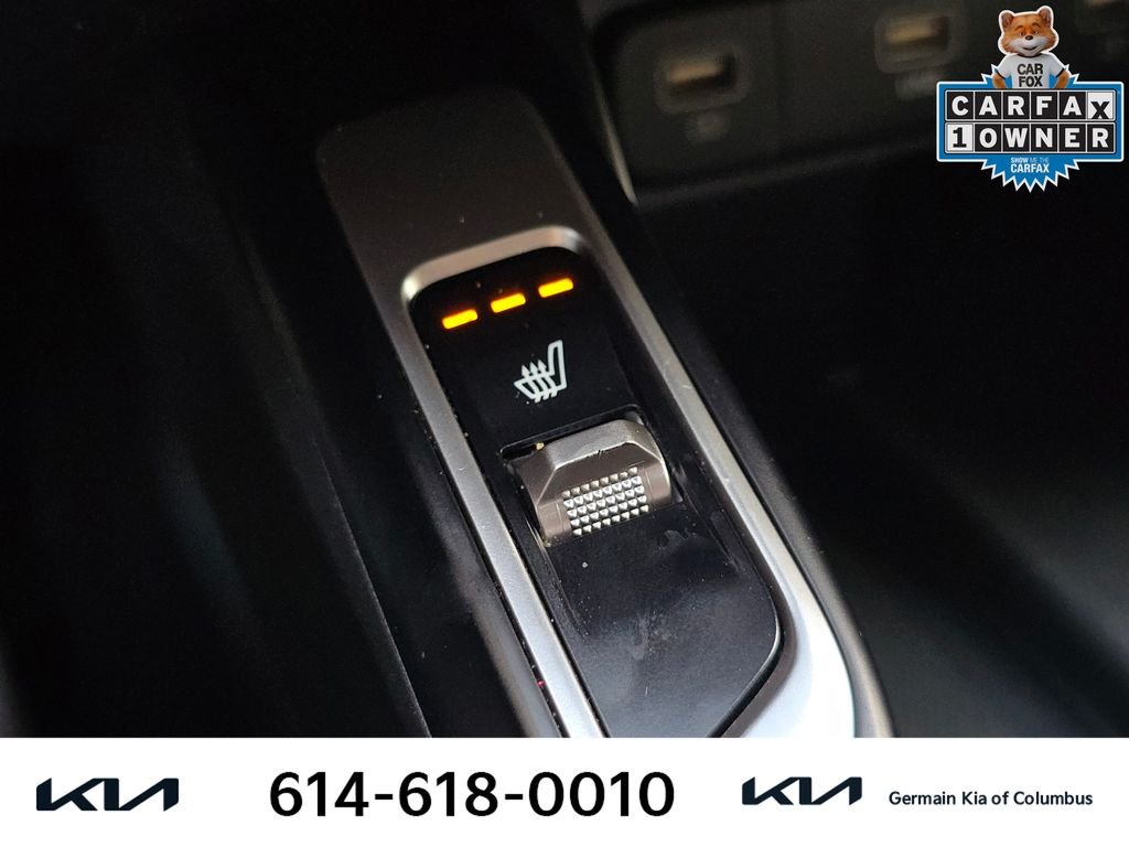 Used 2022 White Kia S image 32