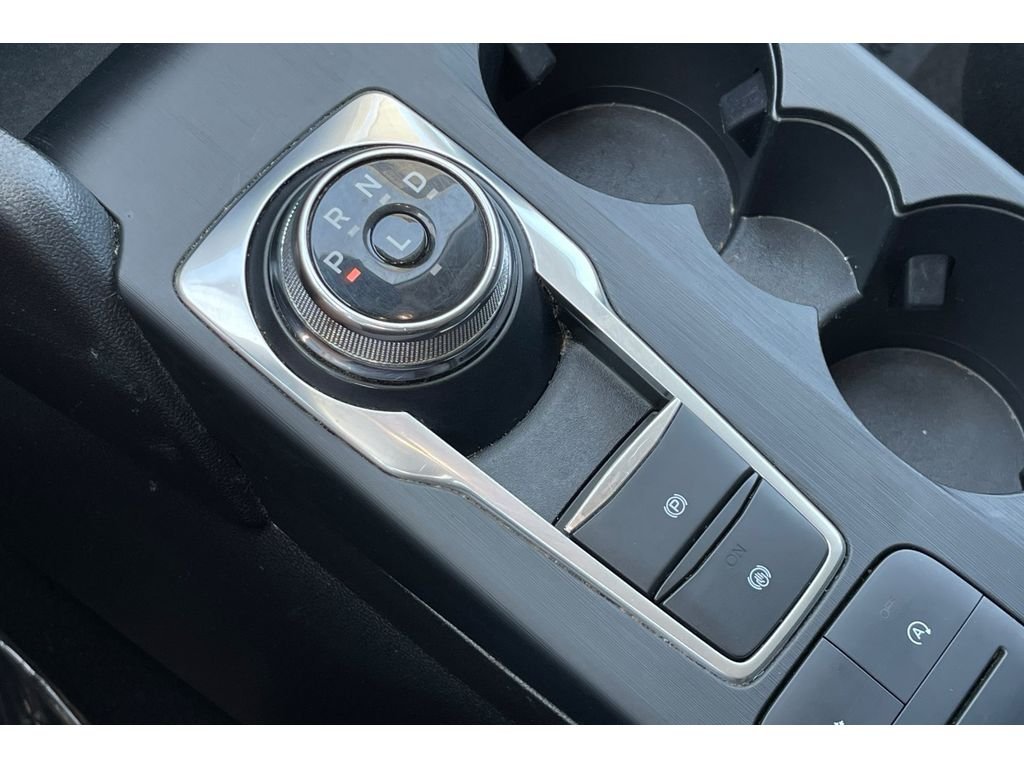 Used 2022 ICONIC SILVER Ford SE image 32