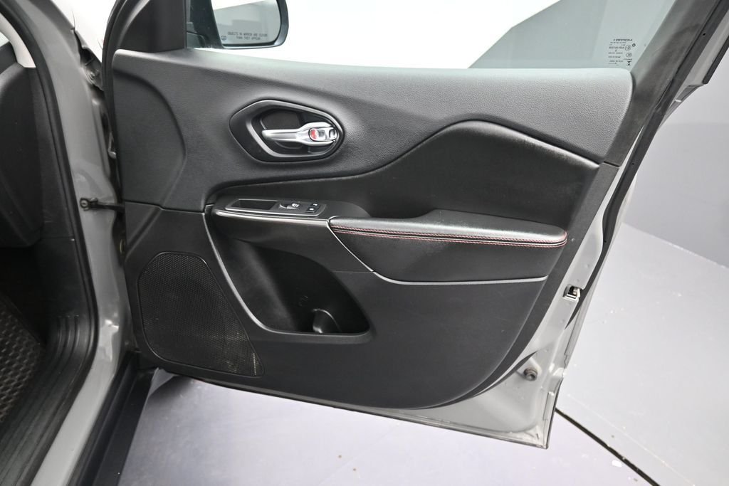 Used 2019 Sting Gray Clearcoat Jeep Trailhawk image 17