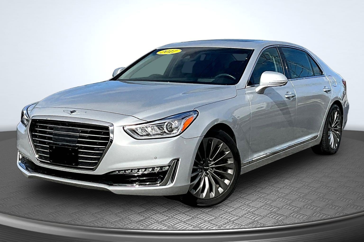 Used 2017 Silver Genesis 5.0 Ultimate image 1