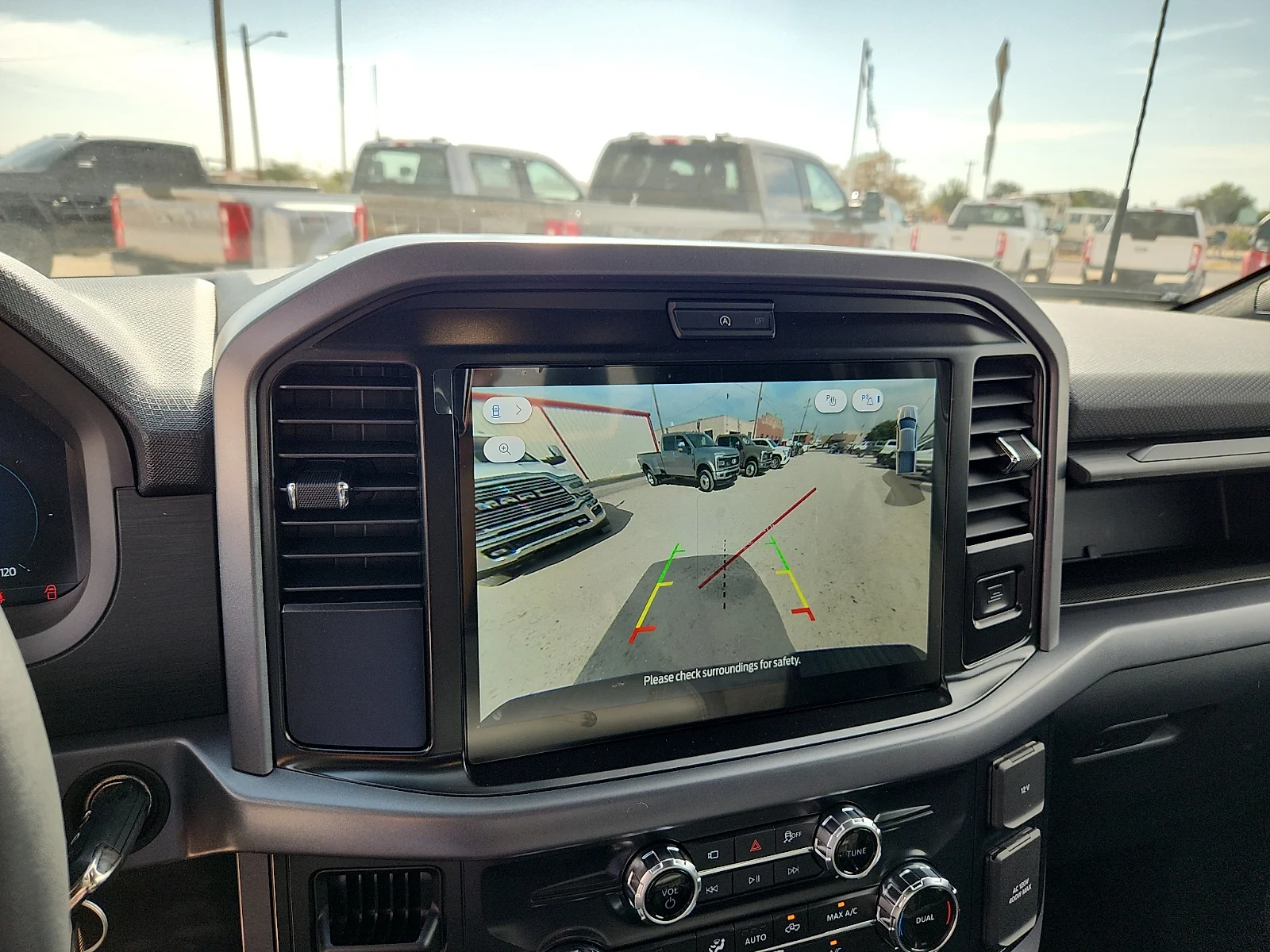 New 2026 Oxford White Ford XLT image 23