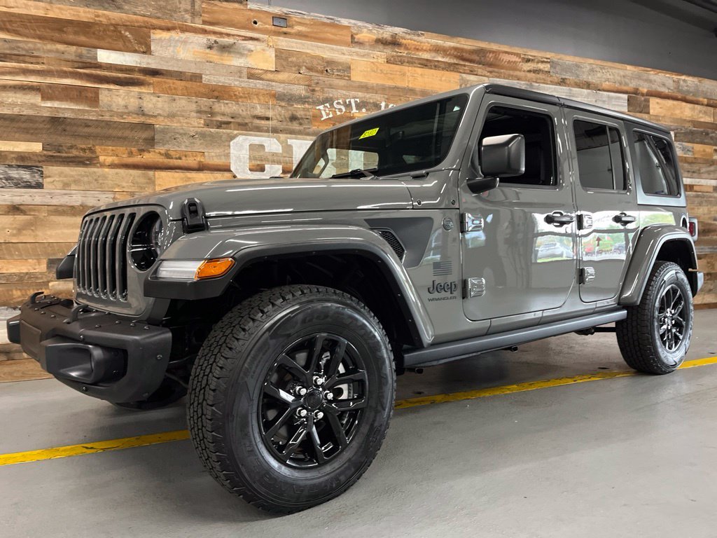 Used 2023 Gray Clearcoat Jeep Freedom Edition image 10