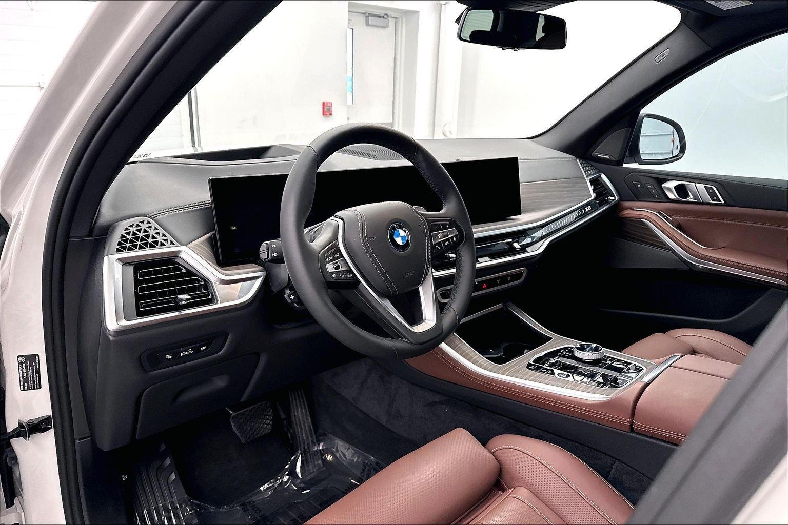 Certified Used 2026 Alpine White BMW xDrive50e image 19
