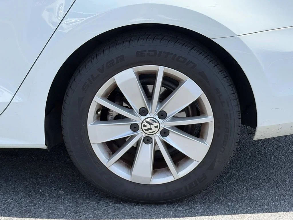 Used 2015 White Volkswagen 1.8T SE image 11