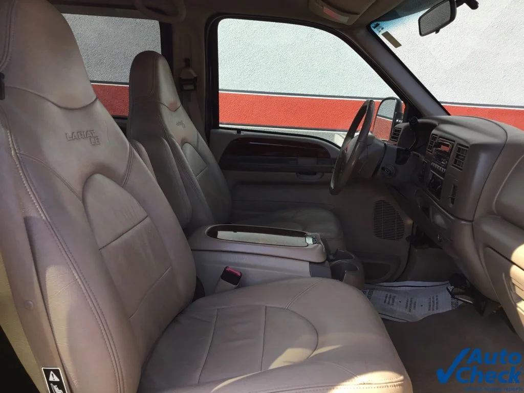 Used 2000 Black Ford Lariat image 21