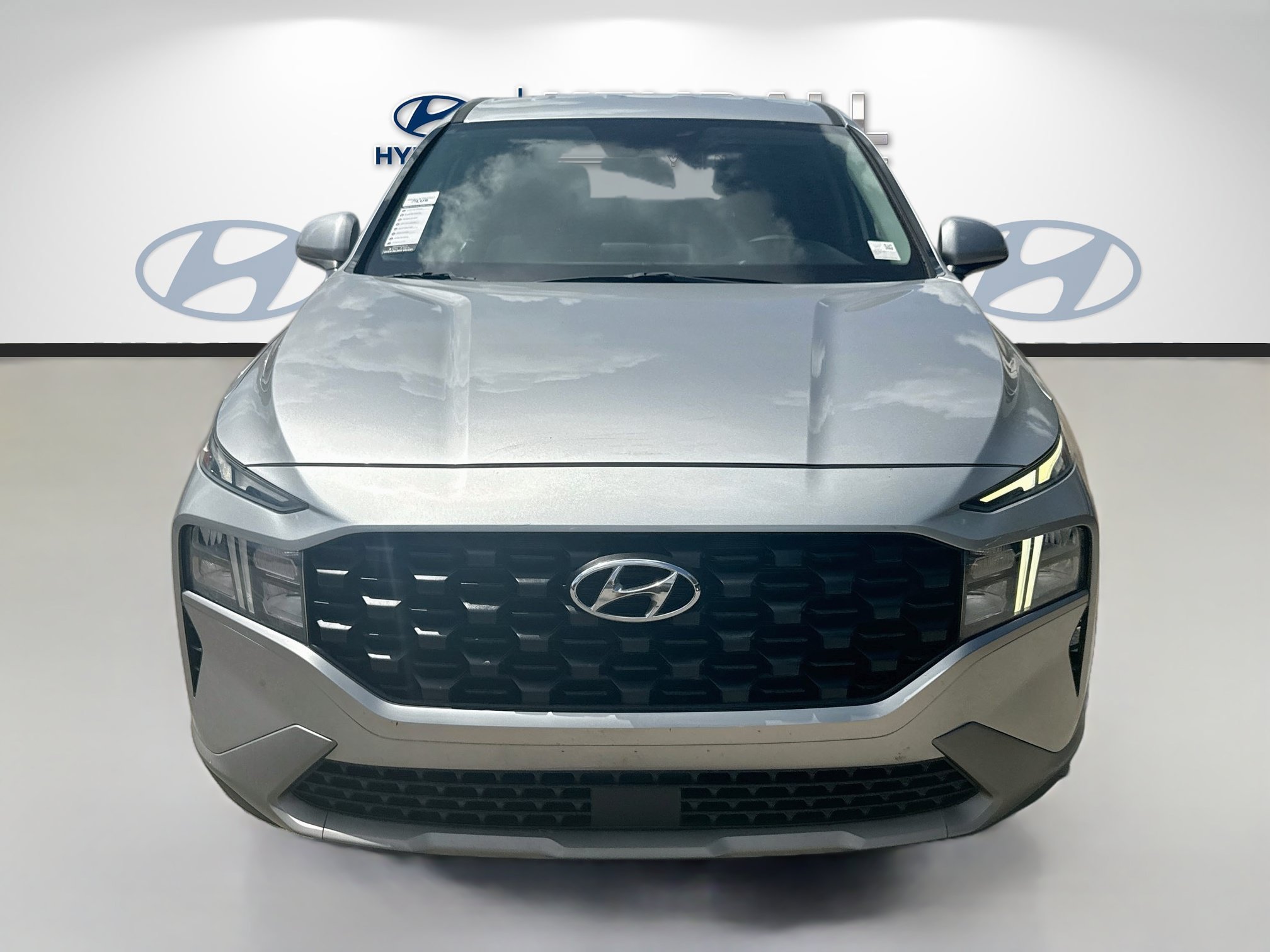 Used 2021 Shimmering Silver Hyundai SE image 2