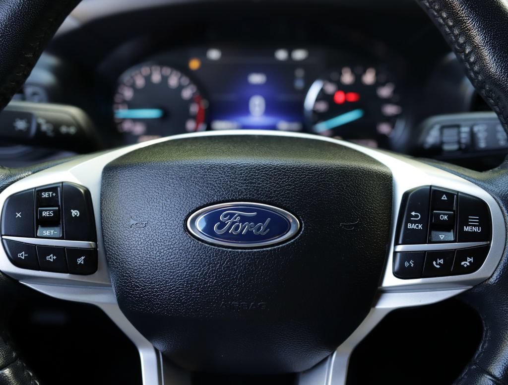 Used 2023 Black Ford XLT image 11