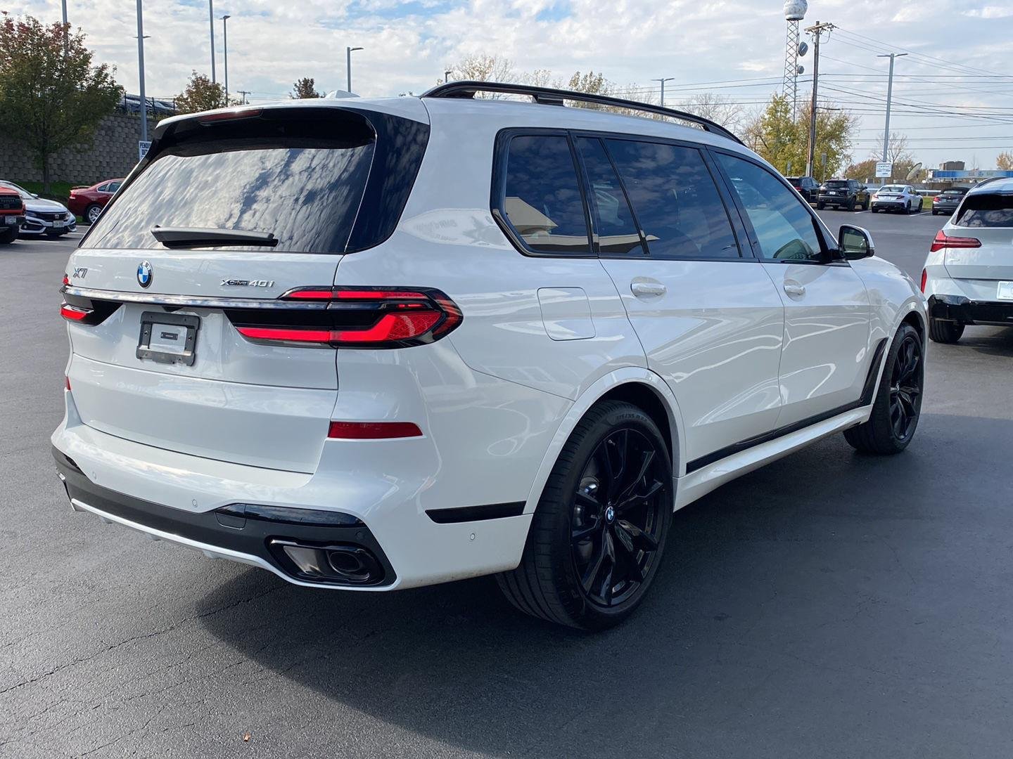 Used 2027 Alpine White BMW xDrive40i image 3