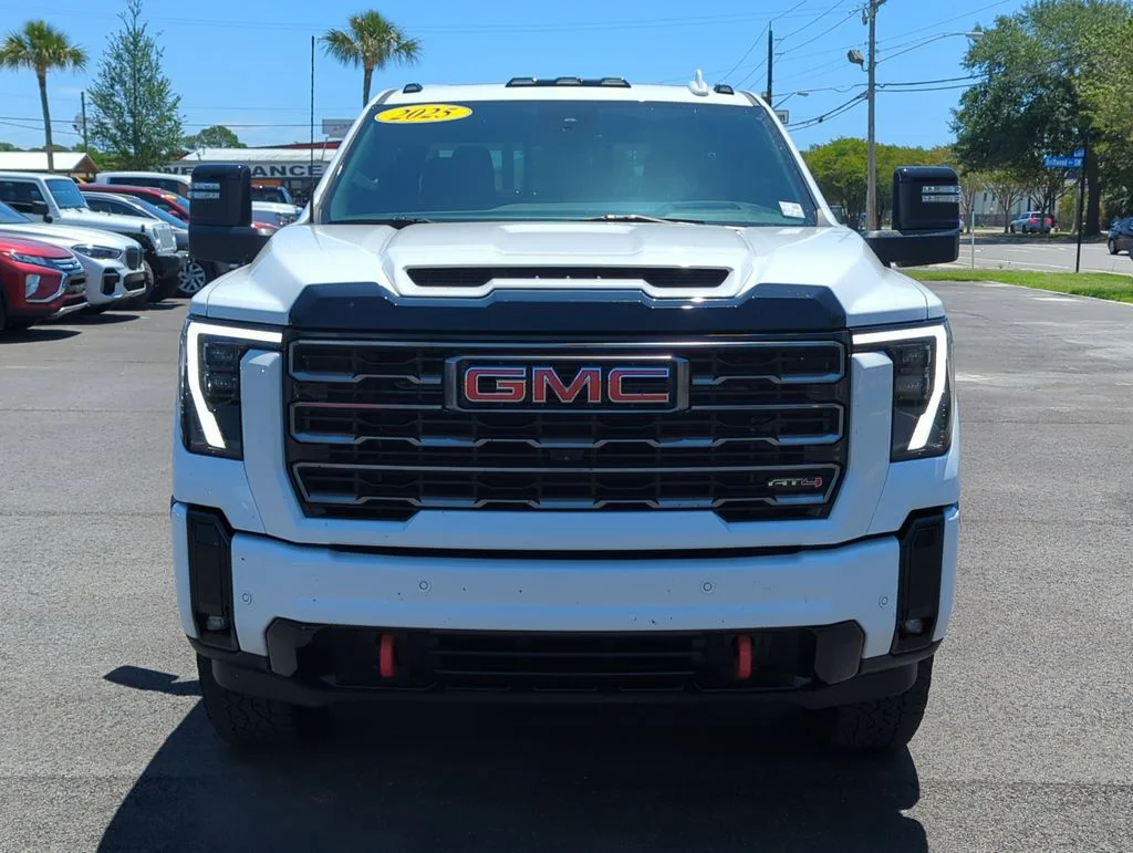 Used 2025 White GMC AT4 image 9